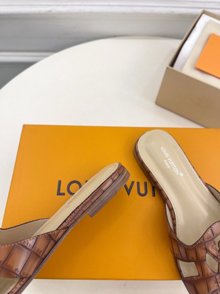 Шльопанці жіночі фото 8