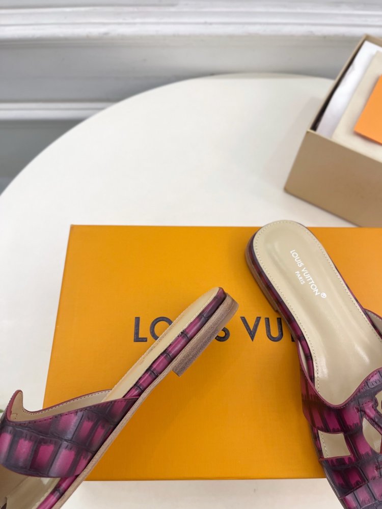 Шльопанці жіночі фото 8