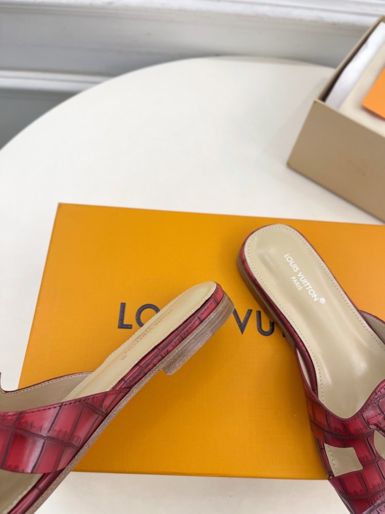 Шльопанці жіночі фото 8