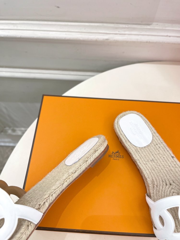 Шлепанцы женские фото 8