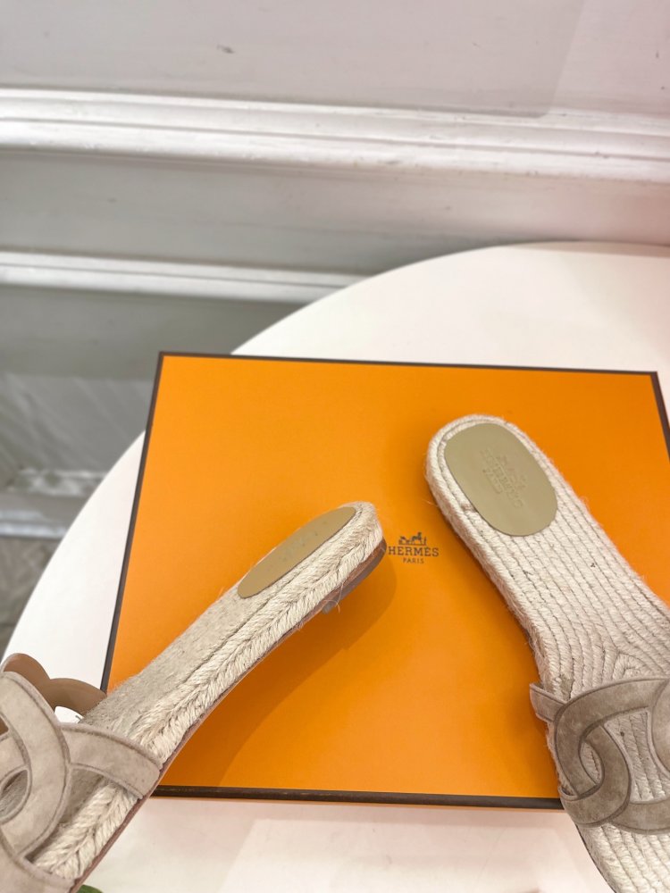 Шлепанцы женские фото 8