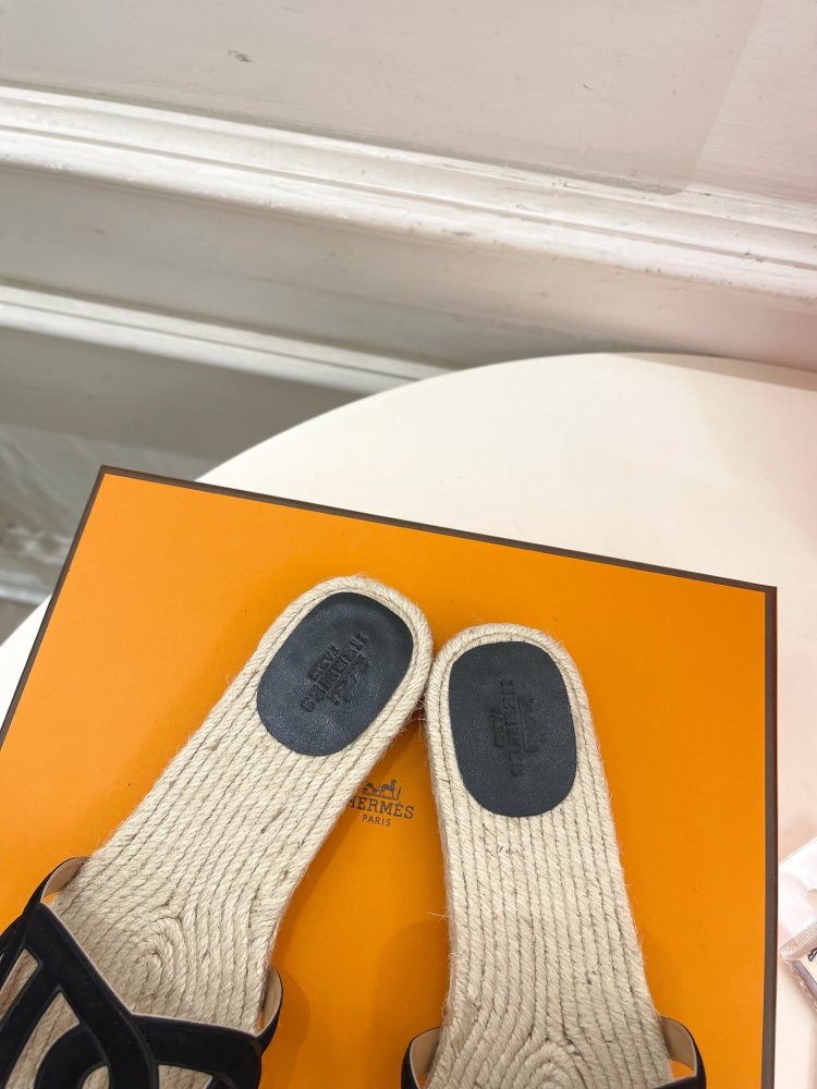 Шльопанці жіночі фото 8