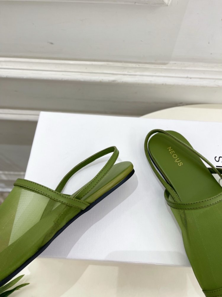 Шлепанцы женские фото 8