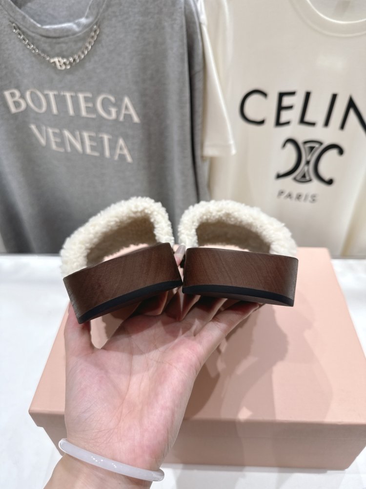 Шльопанці жіночі фото 8