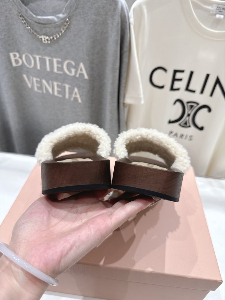 Шльопанці жіночі фото 8