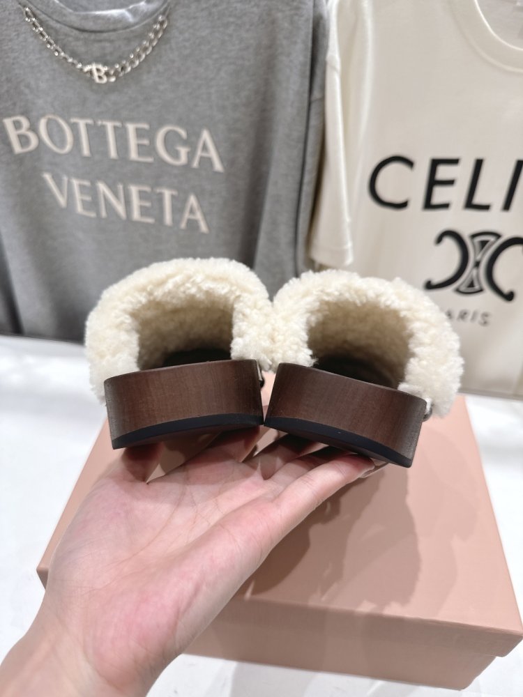 Шльопанці жіночі фото 8