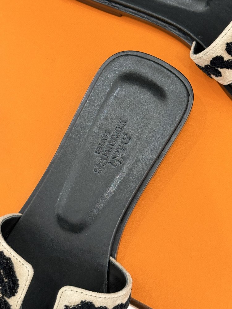 Шльопанці жіночі фото 8