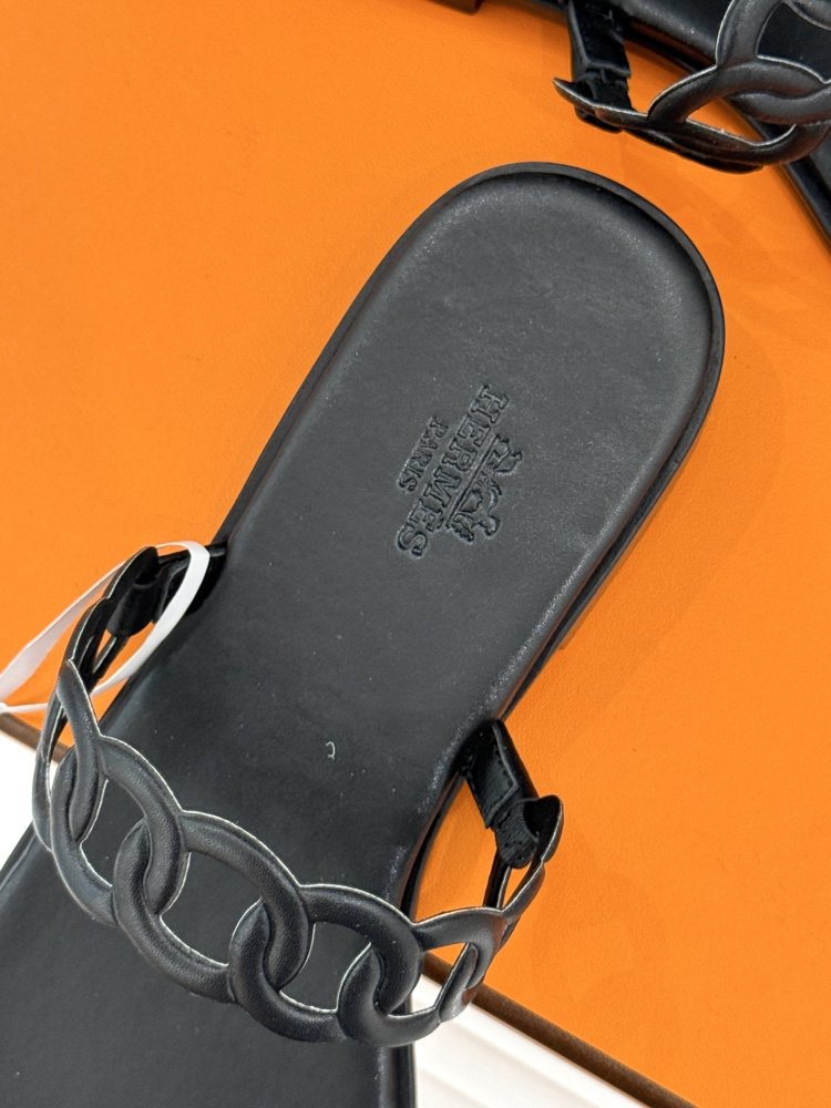 Шльопанці жіночі фото 8