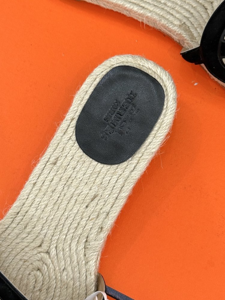 Шльопанці жіночі фото 8