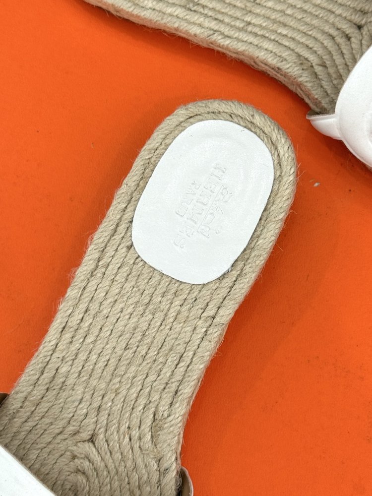 Шльопанці жіночі фото 8