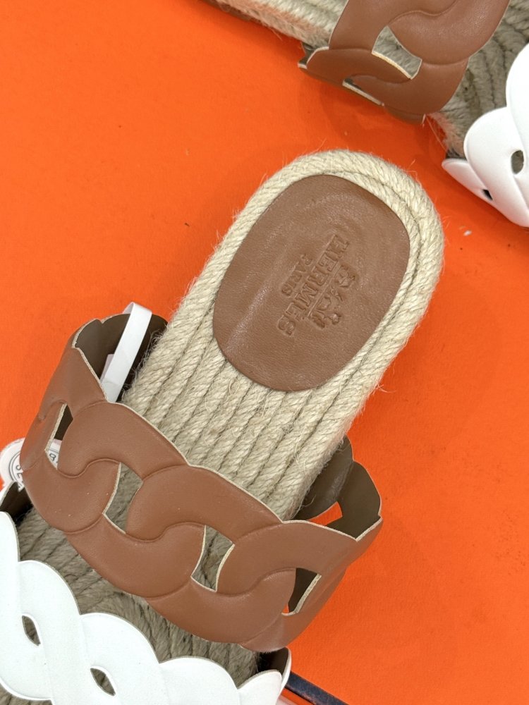 Шльопанці жіночі фото 8