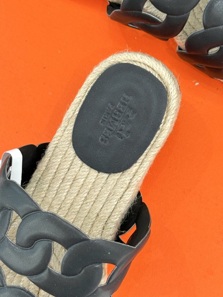 Шльопанці жіночі фото 8