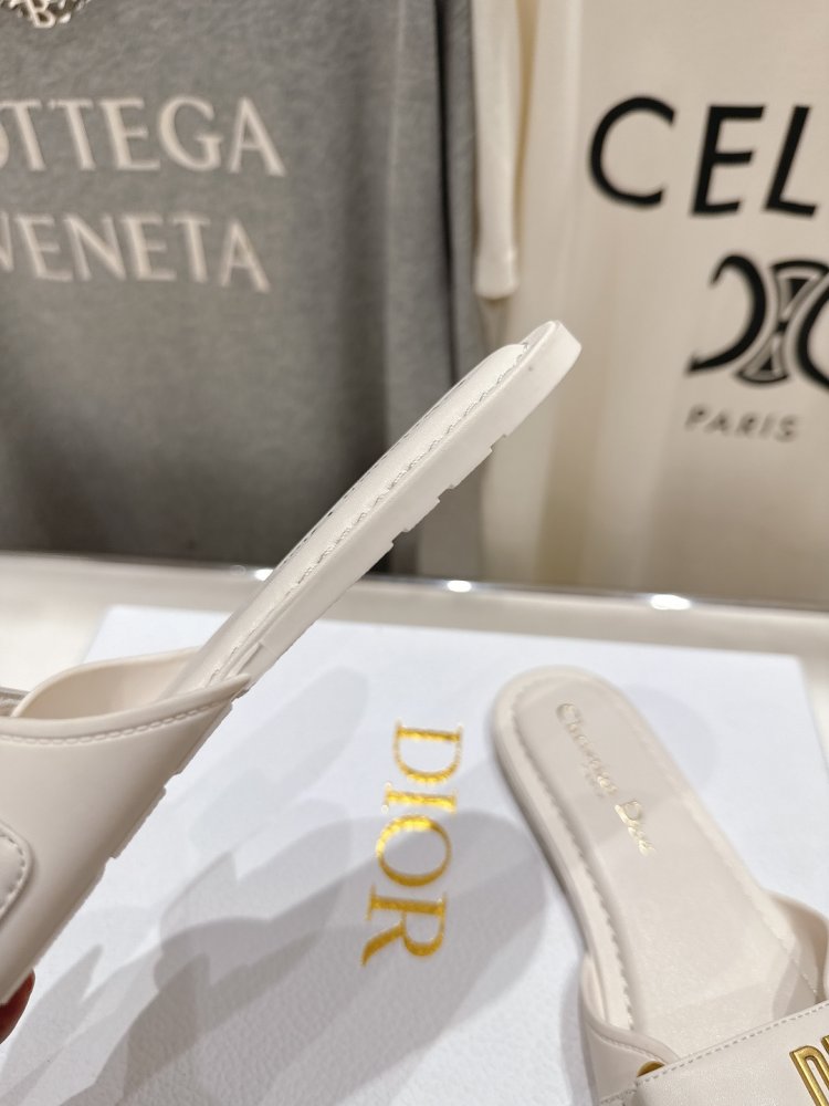 Шлепанцы женские фото 8