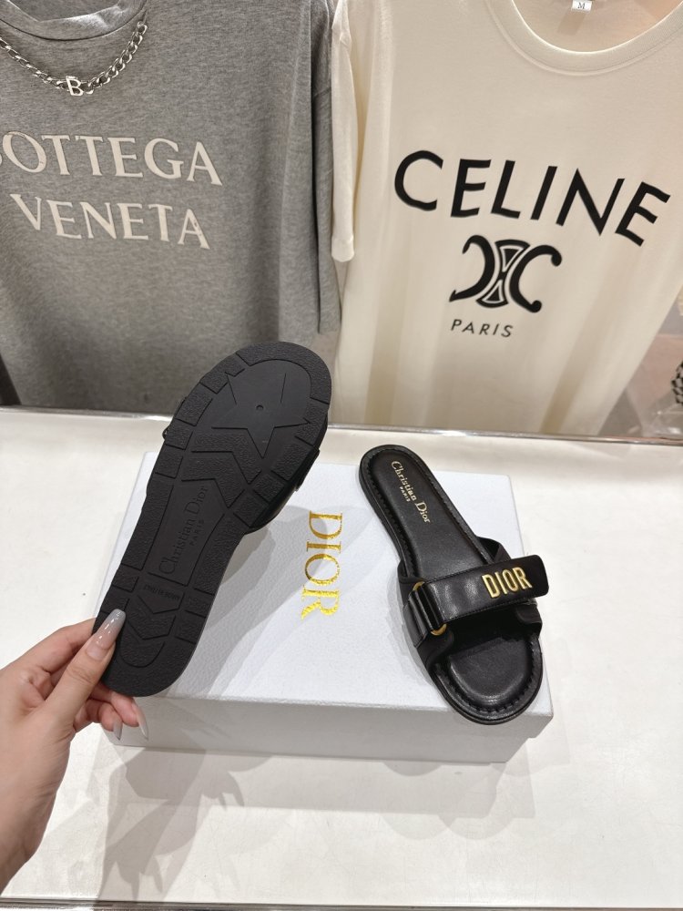 Шлепанцы женские фото 8