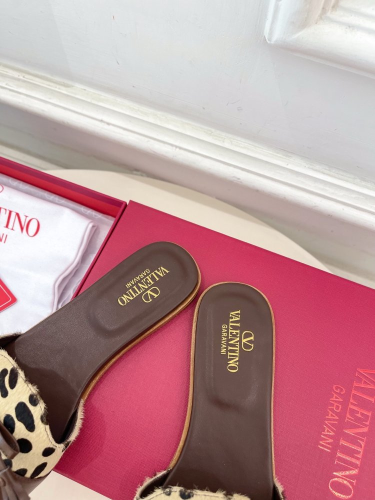 Шлепанцы женские фото 8