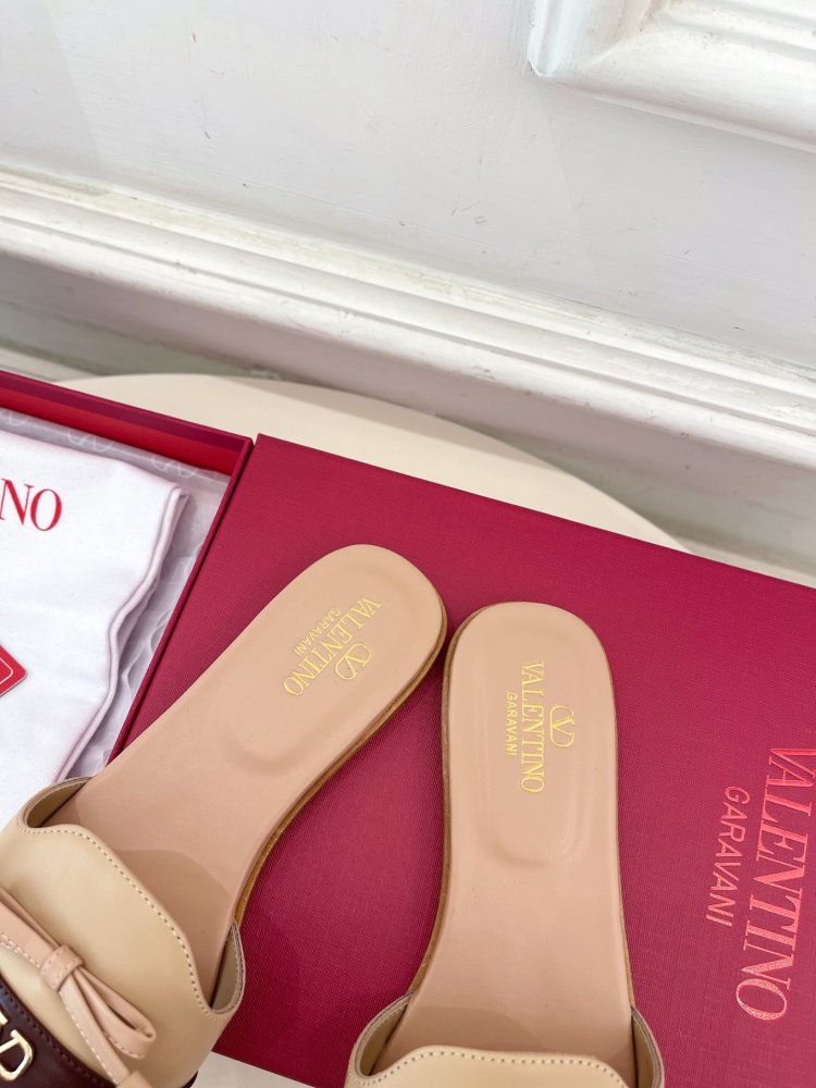 Шлепанцы женские фото 8