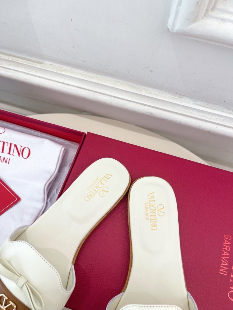 Шлепанцы женские фото 8