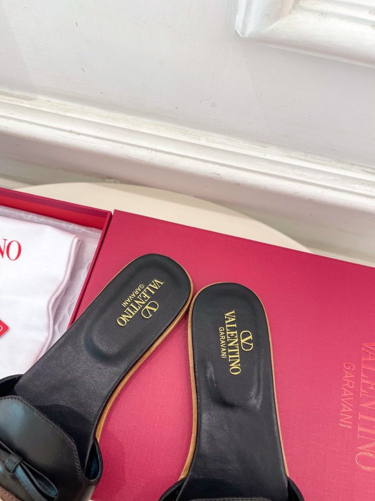 Шлепанцы женские фото 8