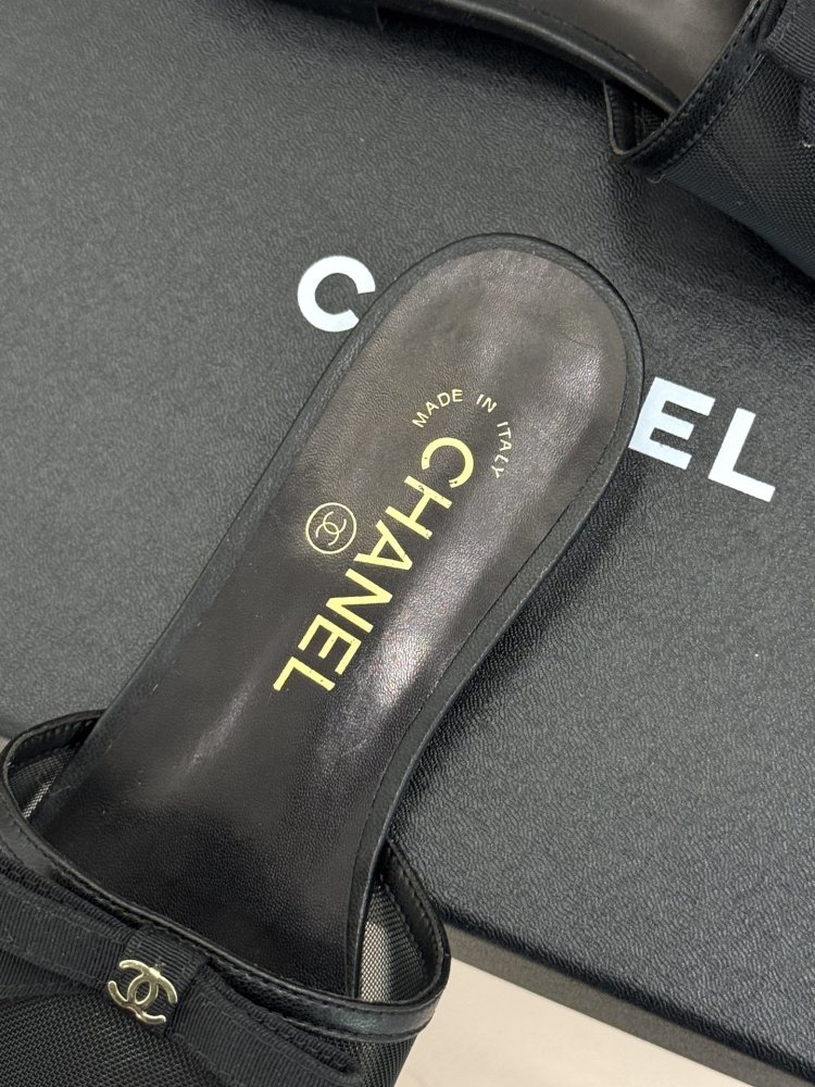 Шлепанцы женские фото 8