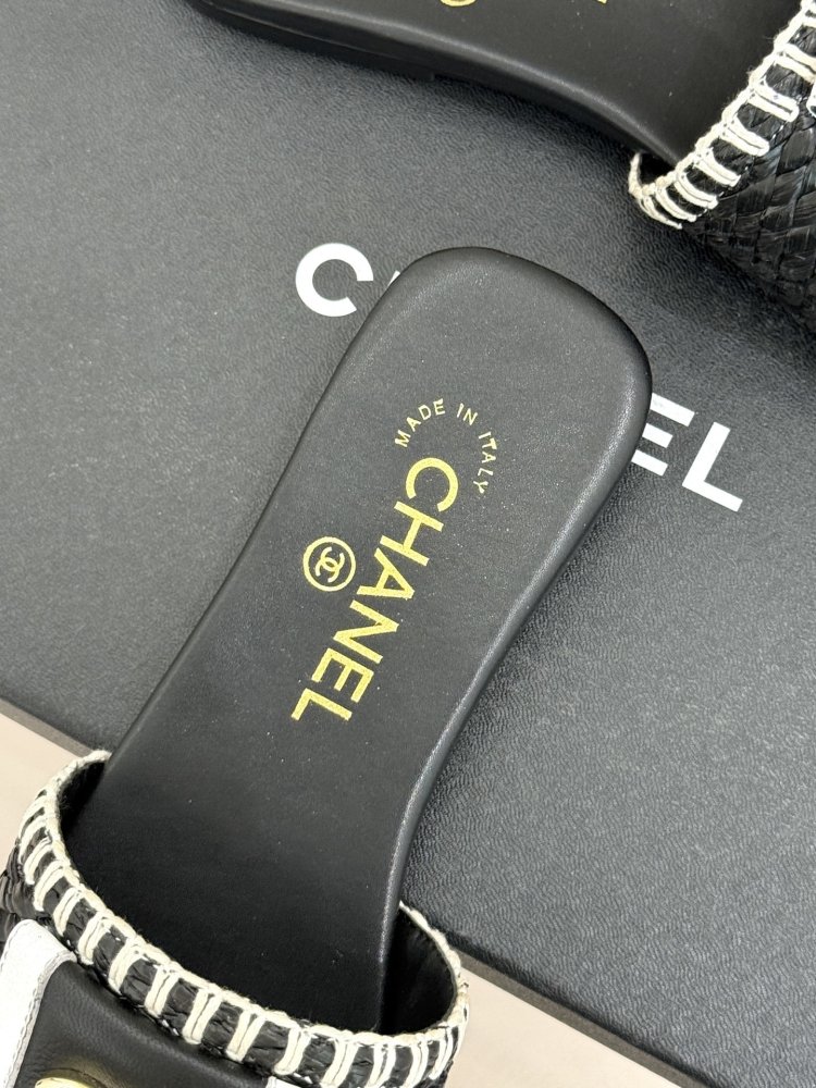 Шлепанцы женские фото 8