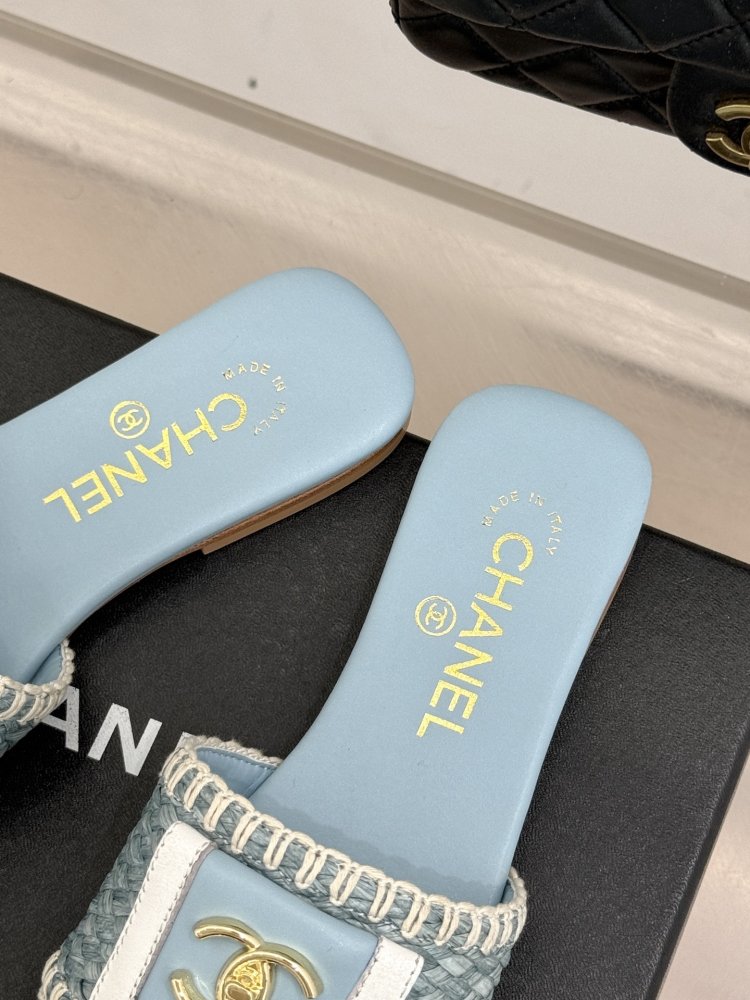 Шлепанцы женские фото 8