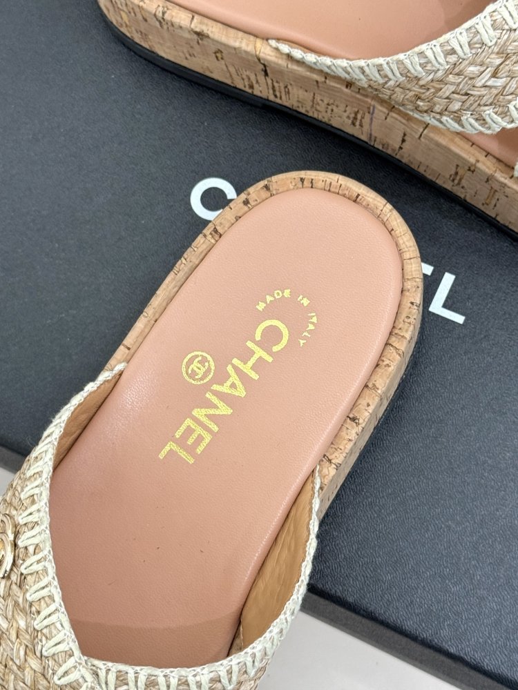 Шлепанцы женские фото 8