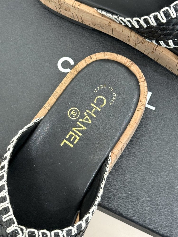 Шлепанцы женские фото 8