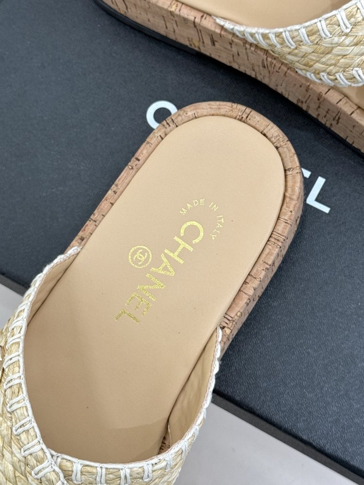 Шлепанцы женские фото 8