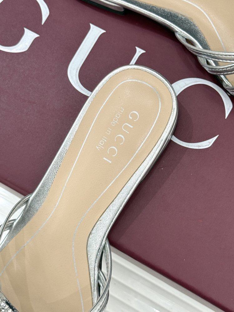 Шльопанці жіночі фото 8