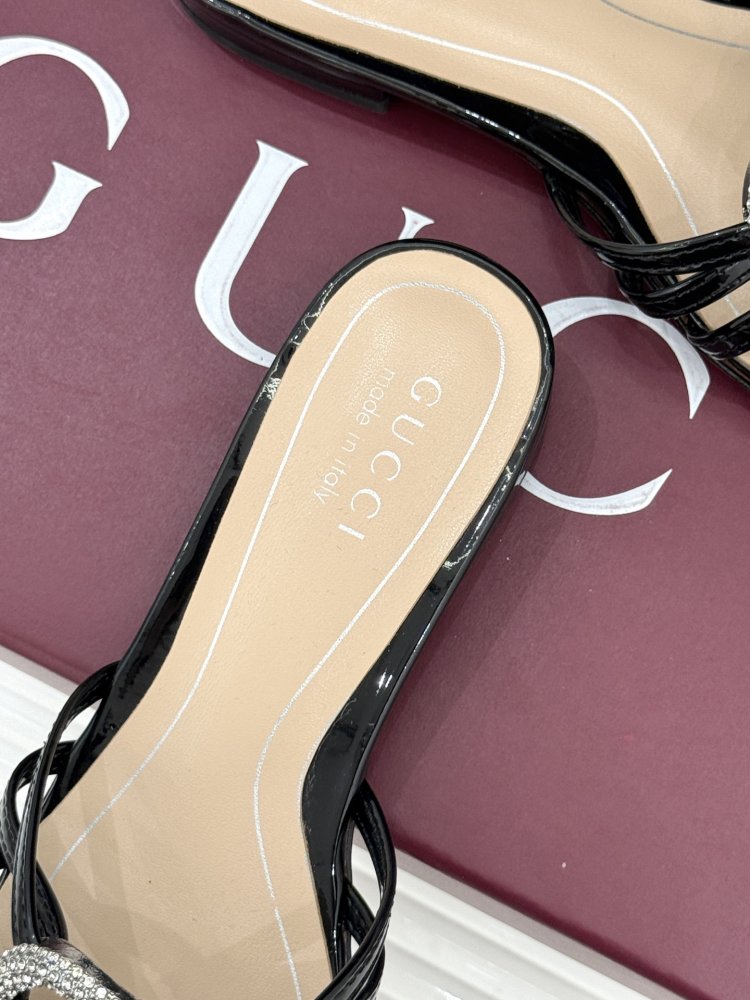 Шльопанці жіночі фото 8