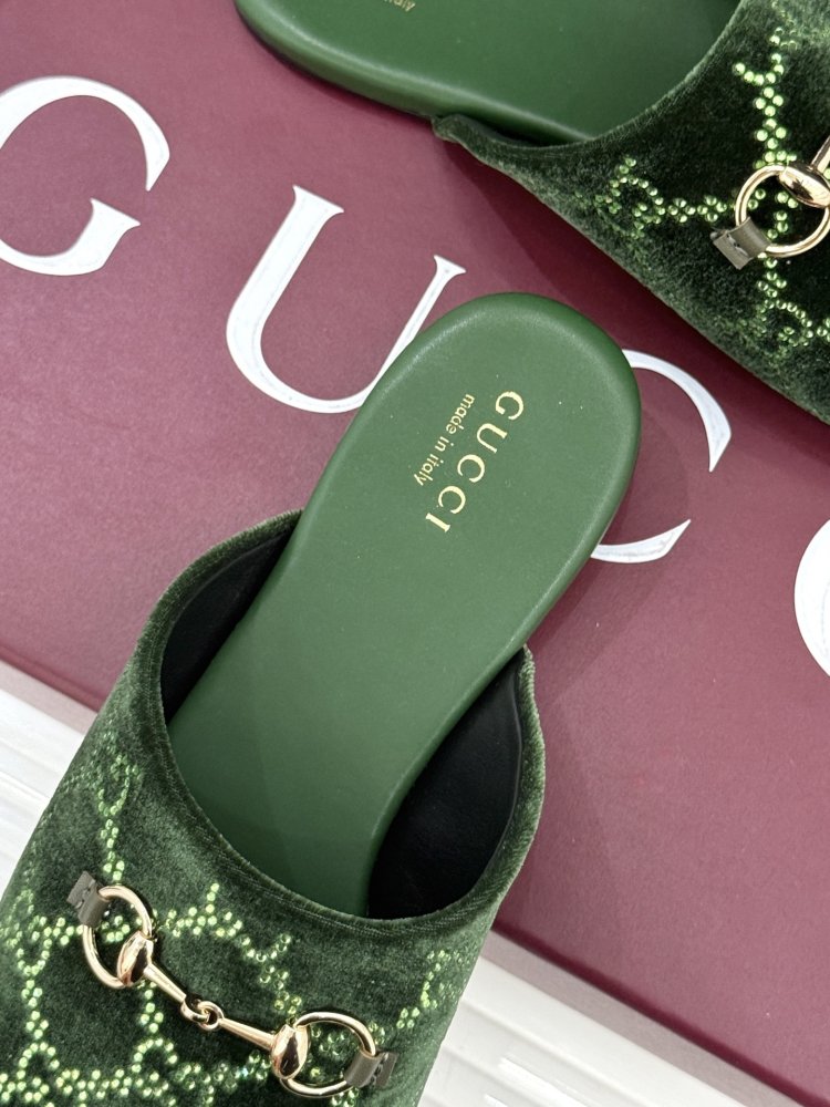 Шльопанці жіночі фото 8