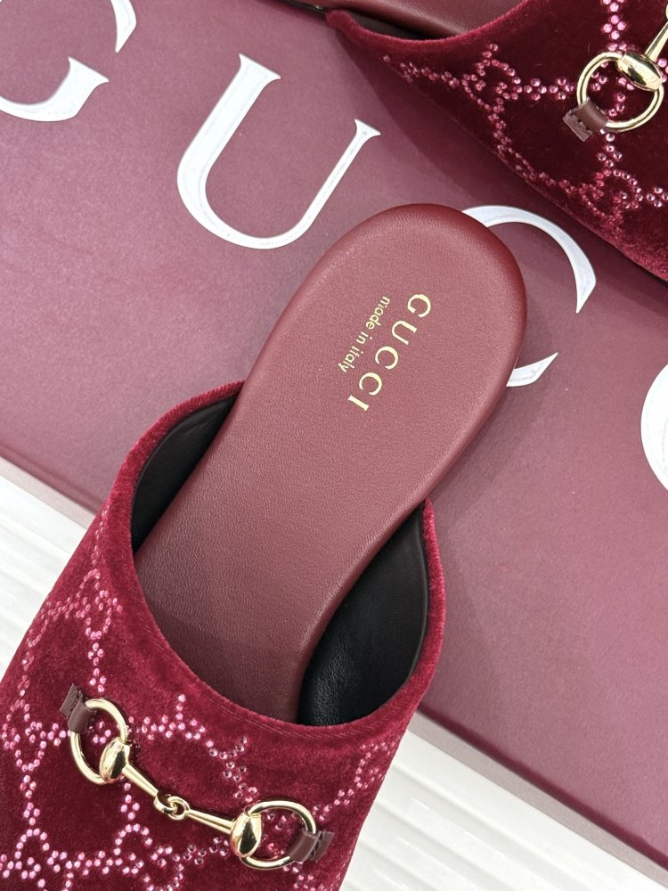 Шльопанці жіночі фото 8