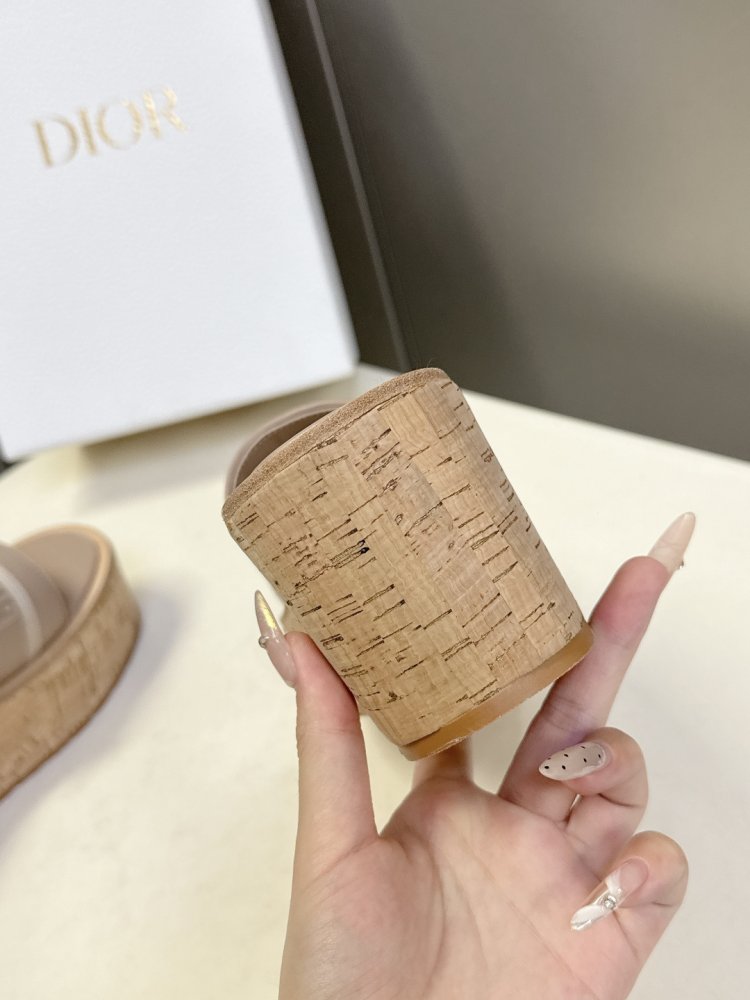 Шлепанцы женские фото 8