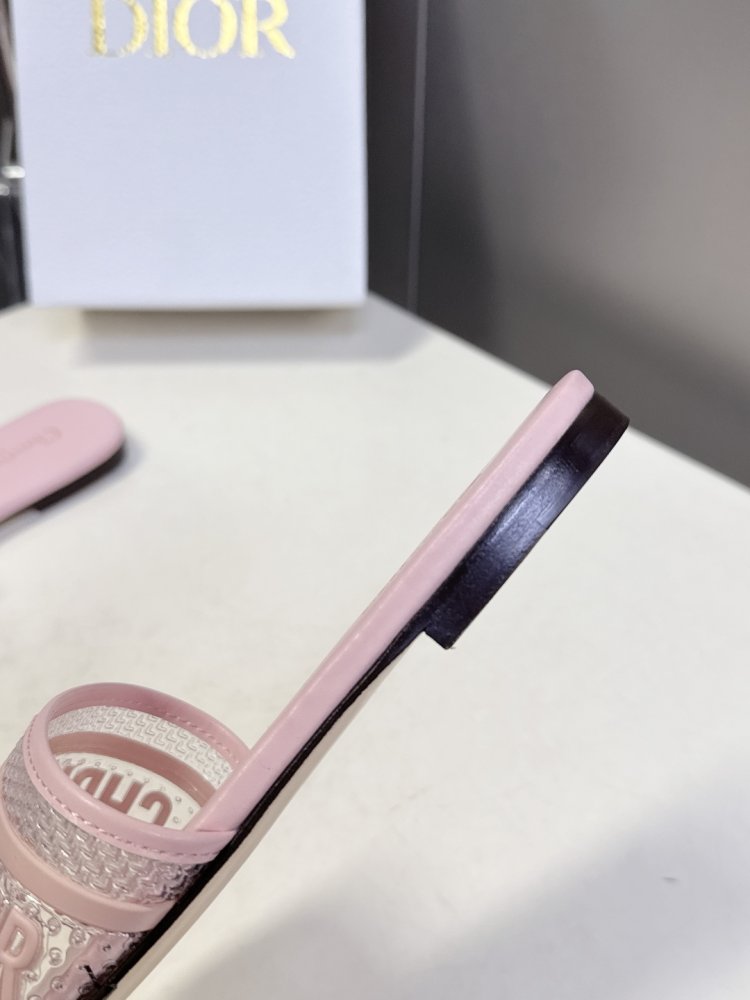 Шлепанцы женские фото 8