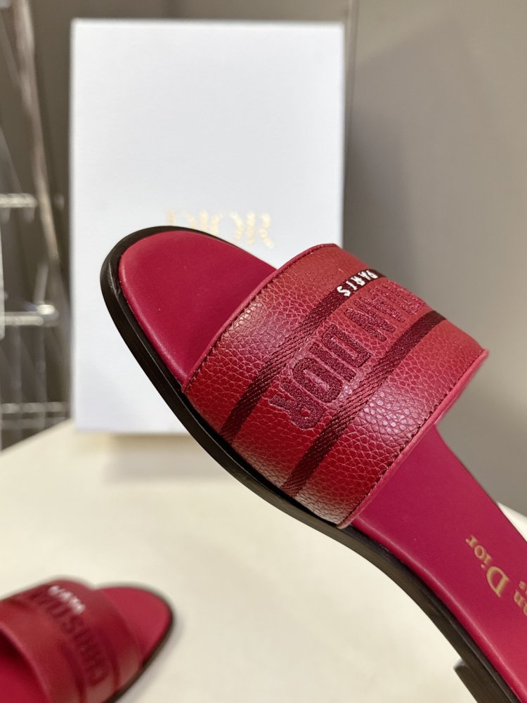 Шльопанці жіночі фото 8