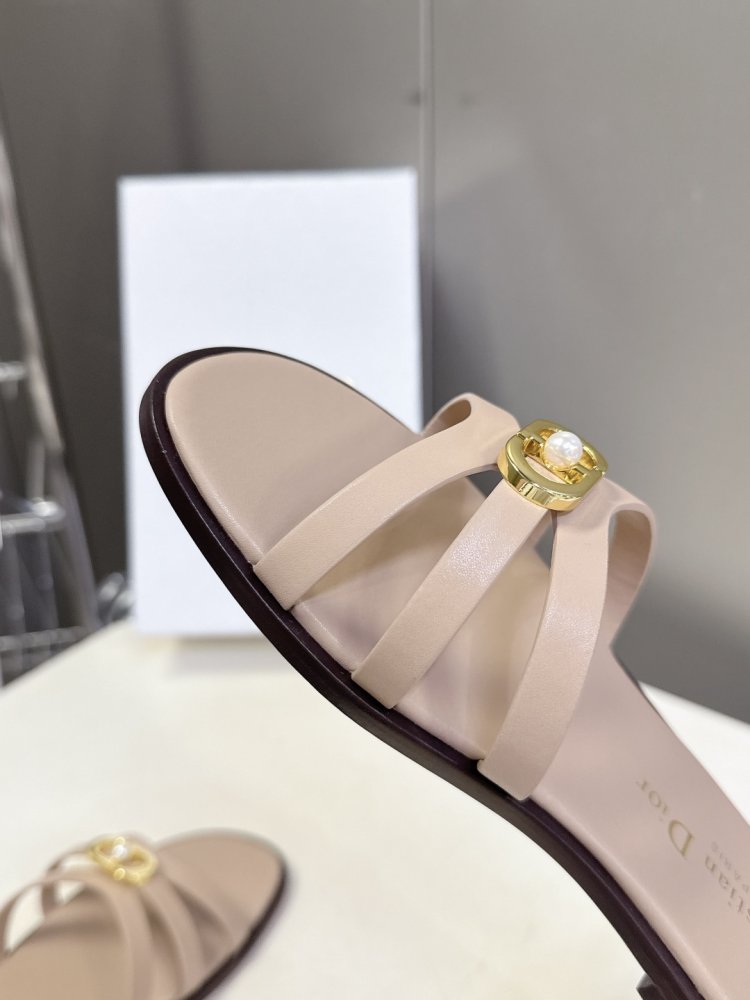 Шльопанці жіночі фото 8