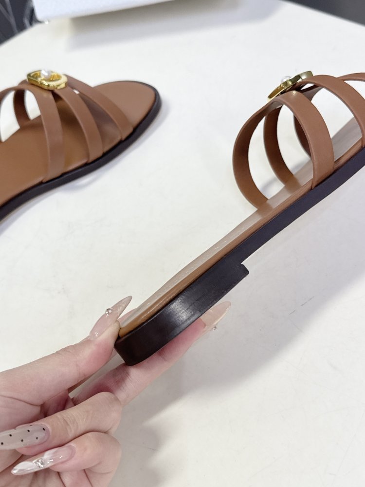 Шльопанці жіночі фото 8