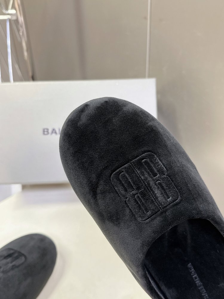 Шльопанці жіночі фото 8