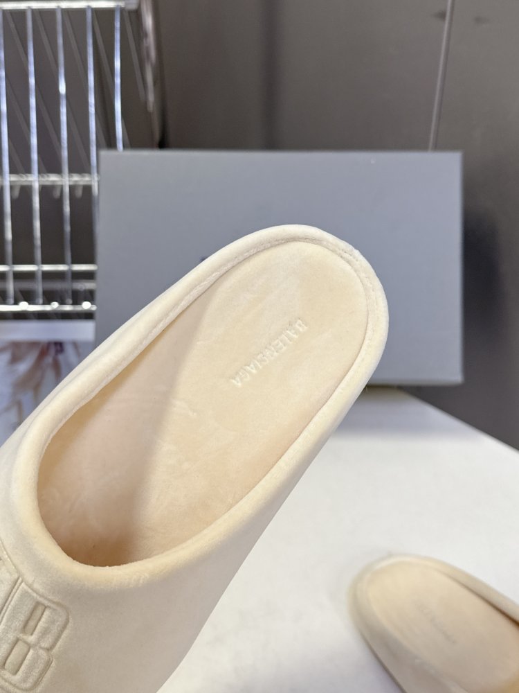 Шльопанці жіночі фото 8