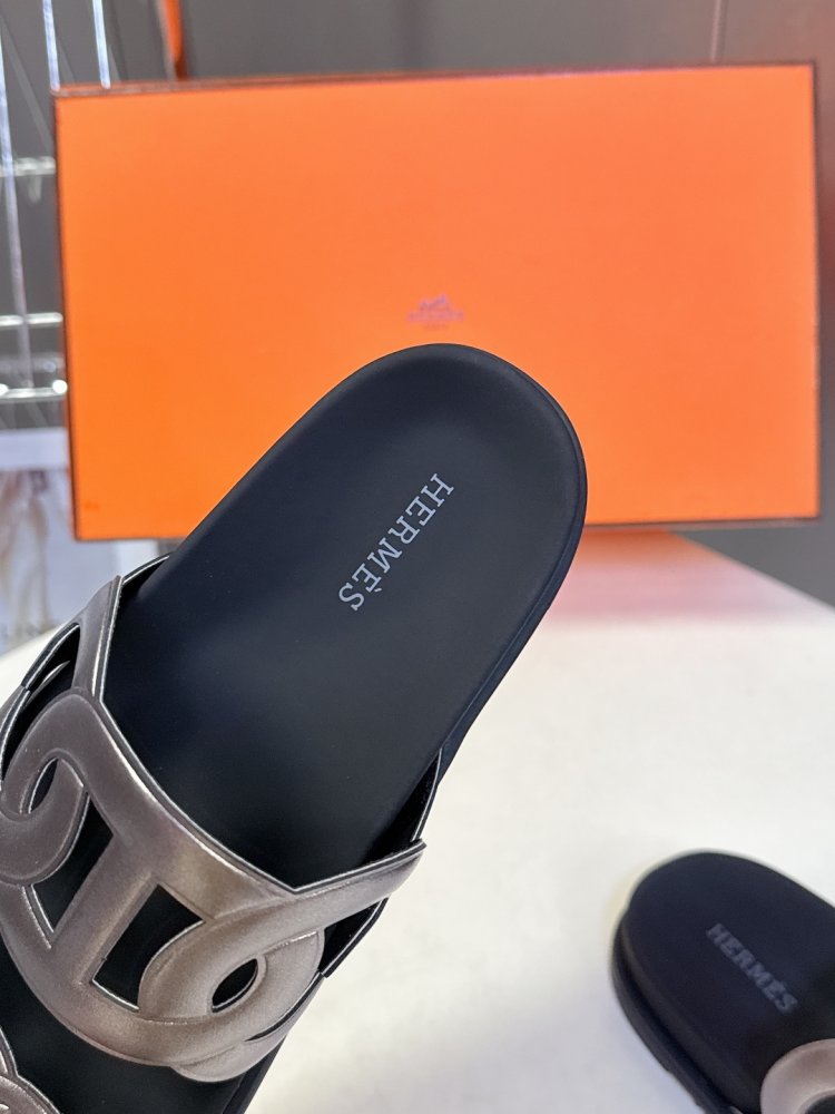 Шлепанцы женские фото 8