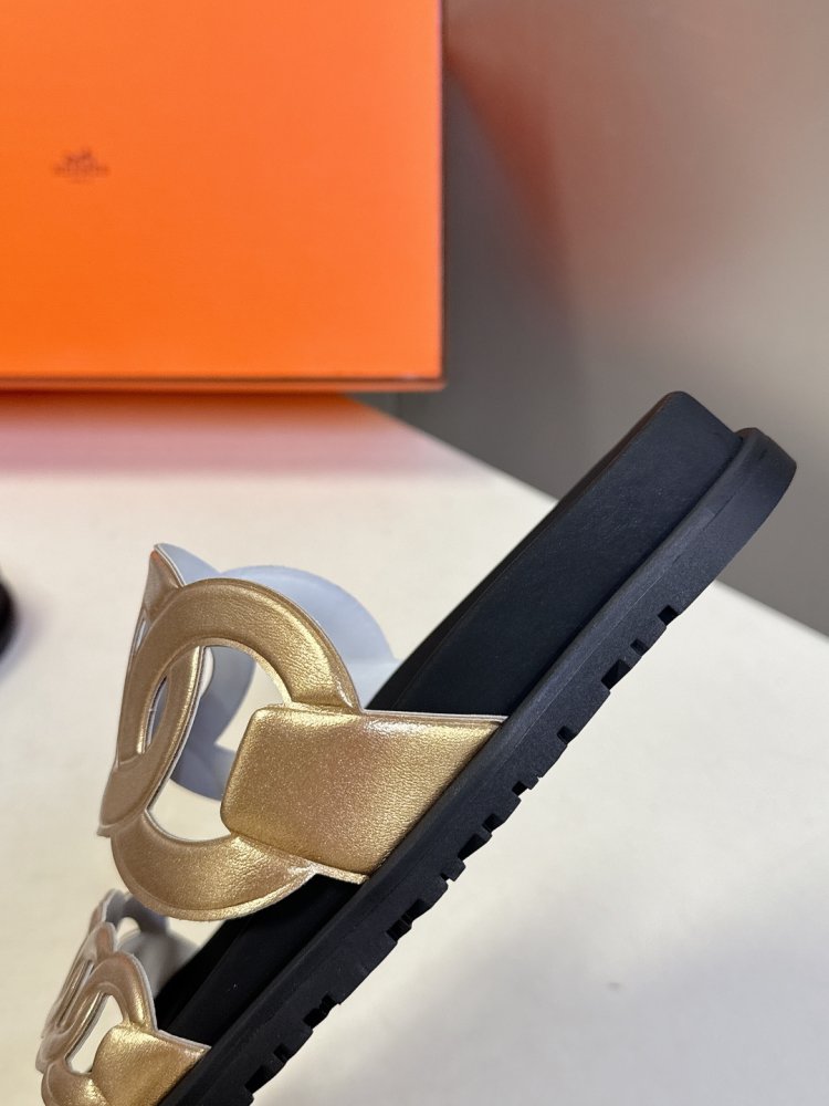 Шлепанцы женские фото 8