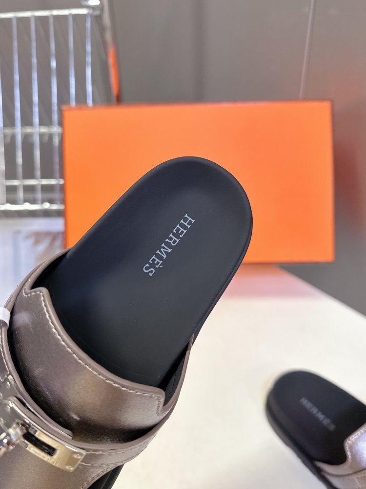 Шлепанцы женские фото 8