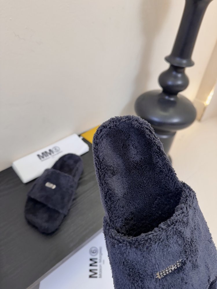 Шльопанці жіночі фото 8