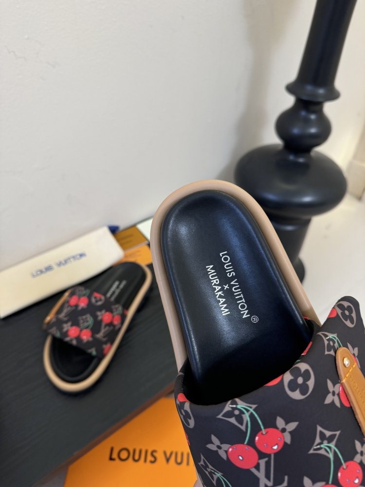 Шлепанцы женские фото 8