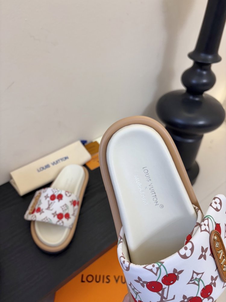 Шлепанцы женские фото 8