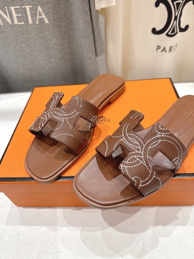 Шлепанцы женские фото 8