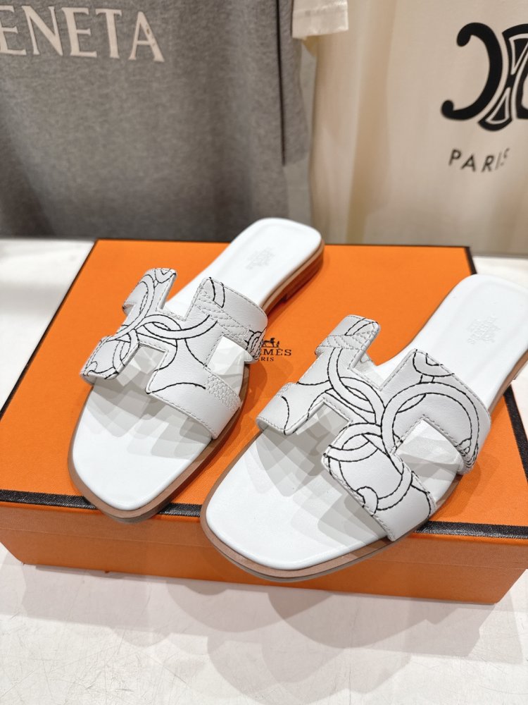 Шлепанцы женские фото 8