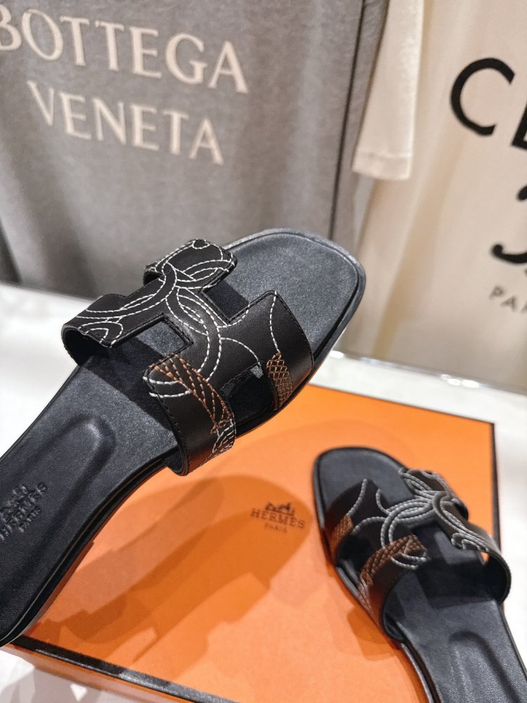 Шлепанцы женские фото 8