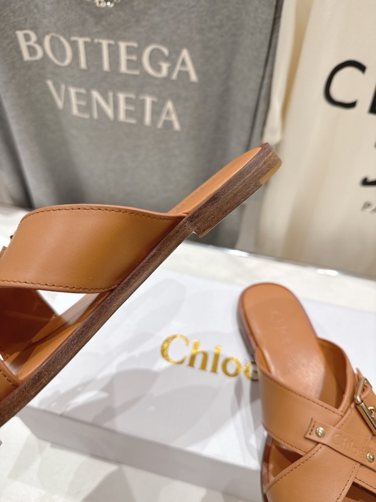 Шлепанцы женские фото 8