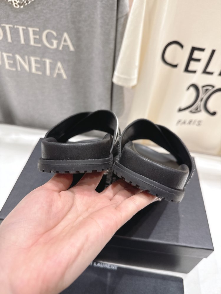 Шлепанцы женские фото 8